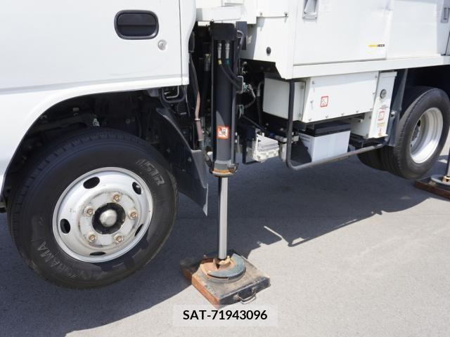Isuzu ELF TRUCK 2012-03 208314-11