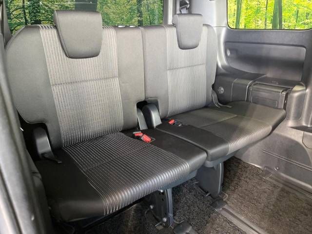 Toyota VOXY HYBRID 2018-11 12573-10