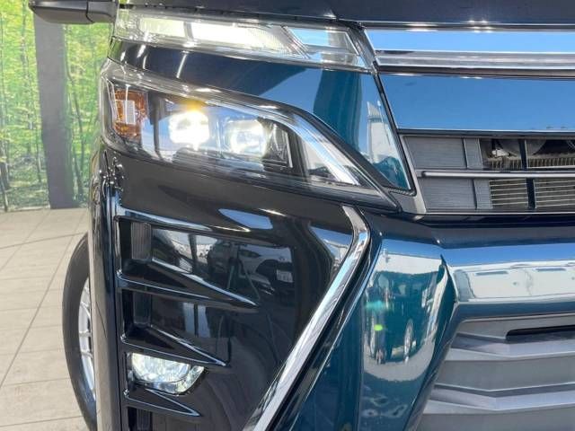 Toyota VOXY HYBRID 2018-11 12573-13