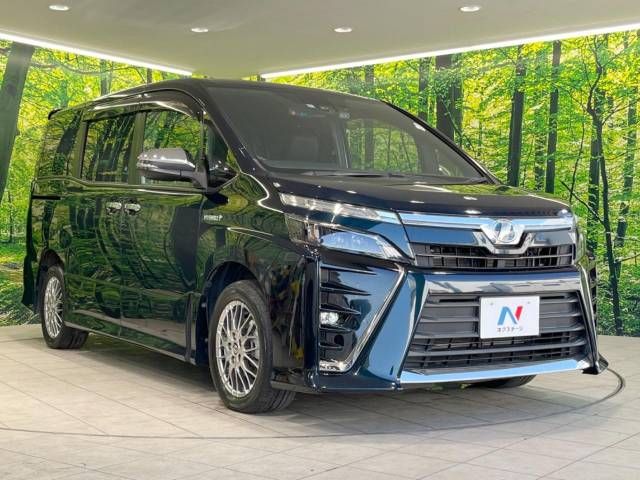 Toyota VOXY HYBRID 2018-11 12573-17
