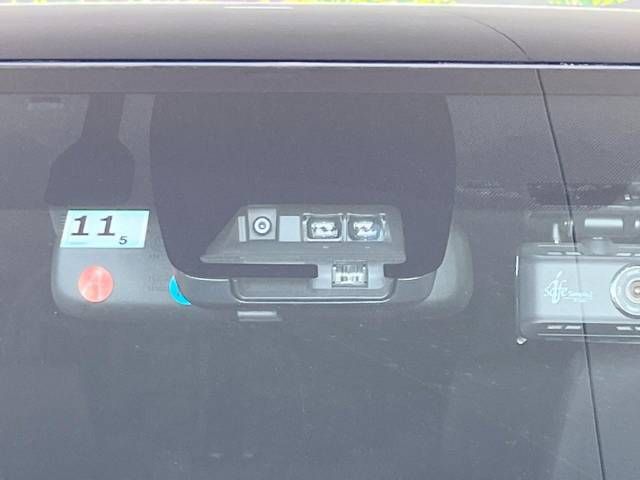 Toyota VOXY HYBRID 2018-11 12573-2