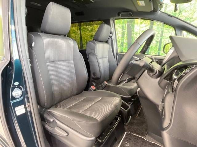 Toyota VOXY HYBRID 2018-11 12573-8