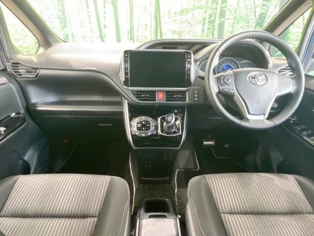 Toyota VOXY HYBRID 2018-11 12573-1
