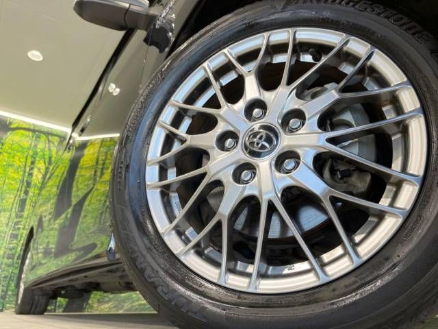 Toyota VOXY HYBRID 2018-11 12573-14