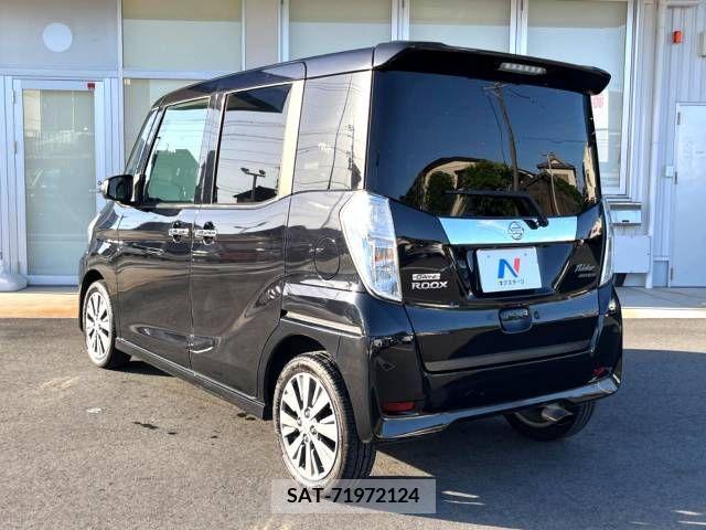 Nissan ROOX 2015-03 323771-18