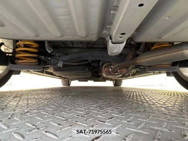 Toyota NOAH HYBRID 2014-05 279606-19