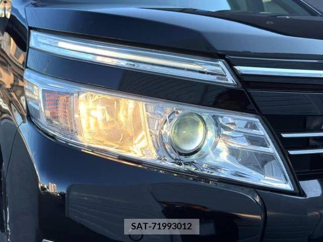Toyota VOXY 2015-04 329901-13