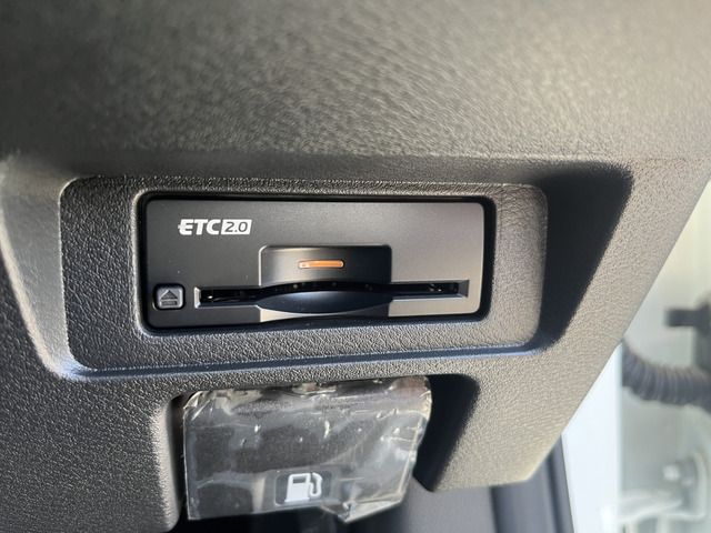Nissan AURA 2022-04 186871-11