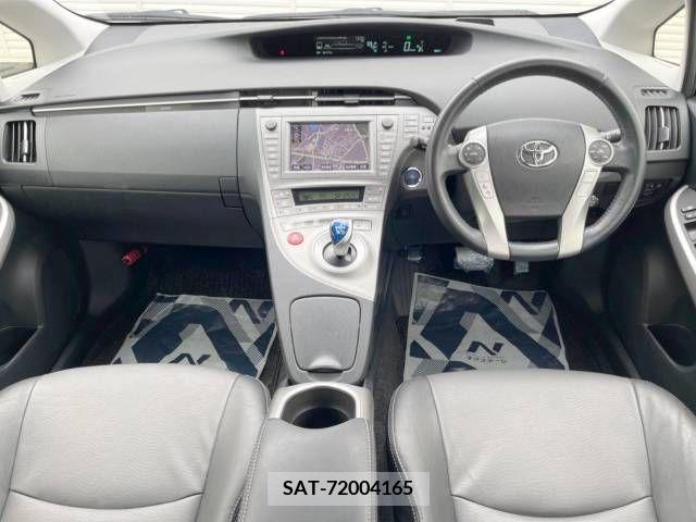 Toyota PRIUS 2015-08 385944-1