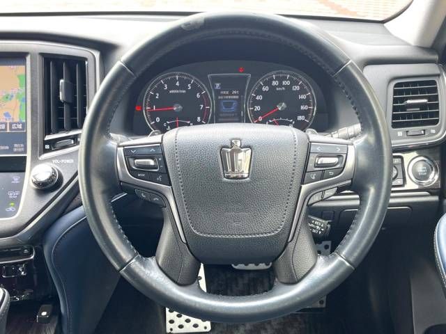Toyota CROWN SEDAN 2017-10 11417-11