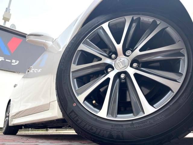 Toyota CROWN SEDAN 2017-10 11417-13
