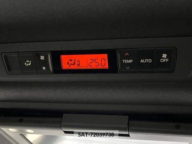 Toyota VOXY 2019-06 379636-8