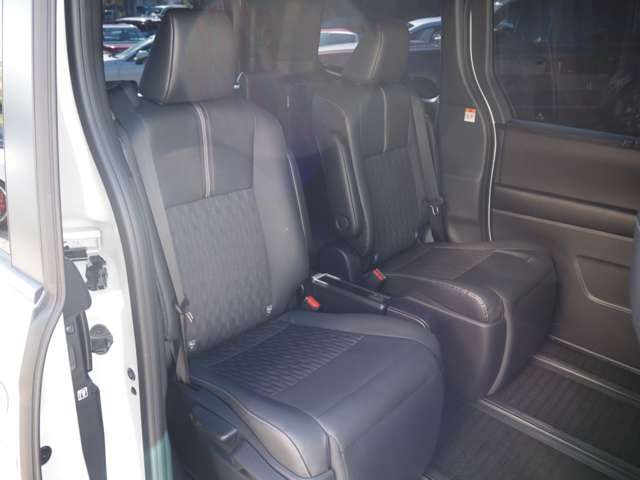 Toyota NOAH 2022-09 185158-13