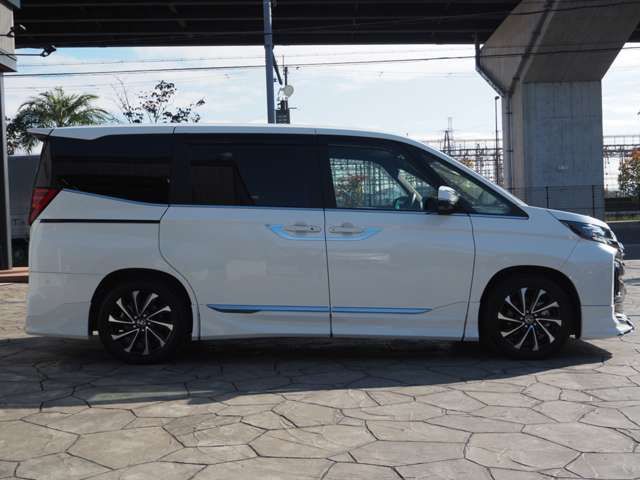Toyota NOAH 2022-09 185158-6