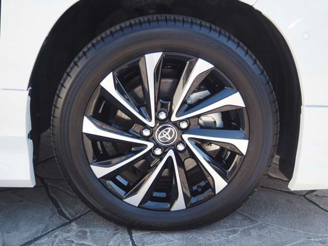 Toyota NOAH 2022-09 185158-8