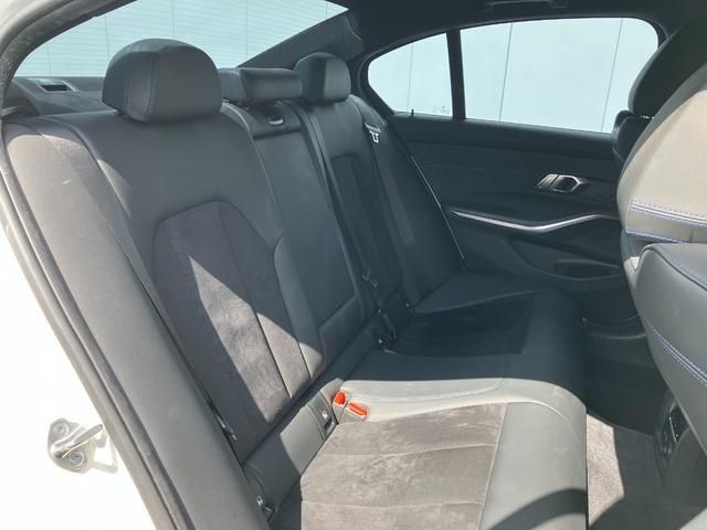 Bmw 3 SERIES 2019-03 22746-16