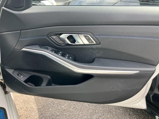 Bmw 3 SERIES 2019-03 22746-24