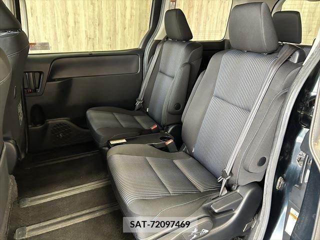Toyota VOXY 2016-02 321492-23