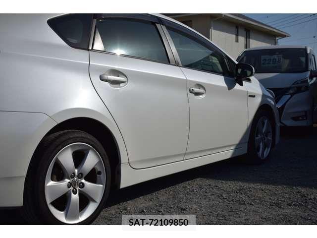 Toyota PRIUS 2010-06 281985-15