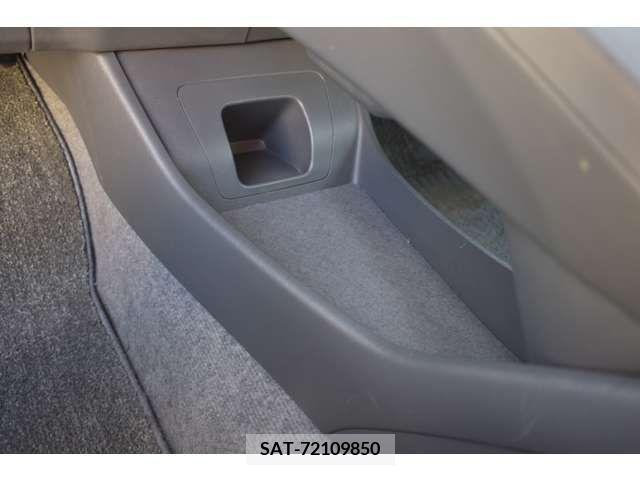 Toyota PRIUS 2010-06 281985-11