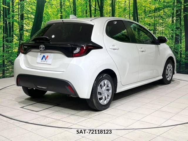 Toyota YARIS 2022-03 376203-17