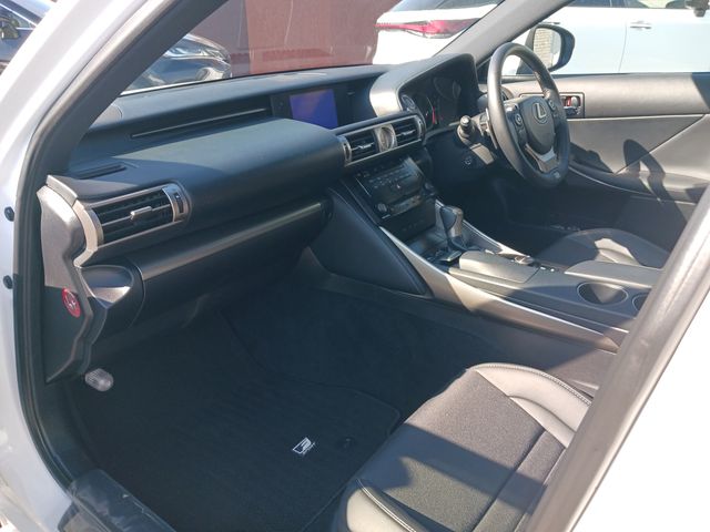 Lexus IS 2013-03 195603-20