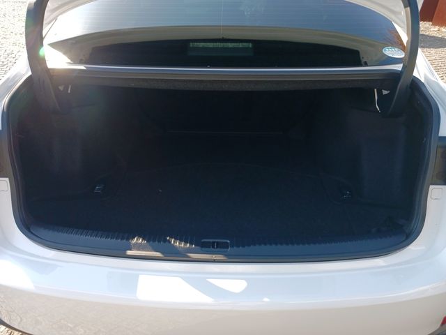 Lexus IS 2013-03 195603-22