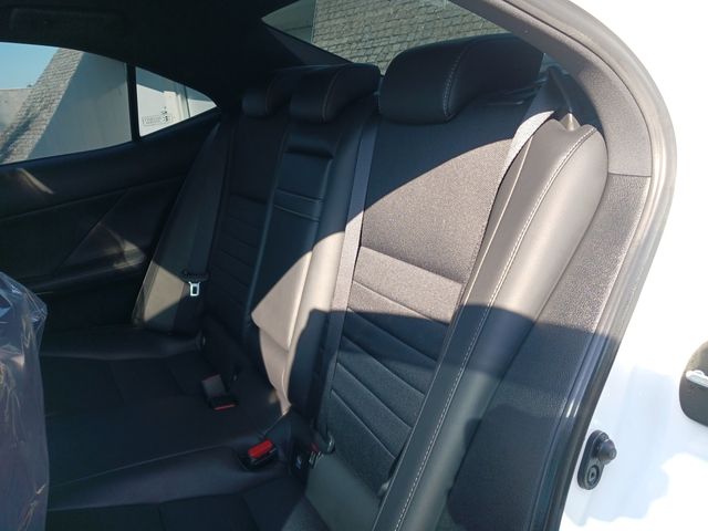 Lexus IS 2013-03 195603-21
