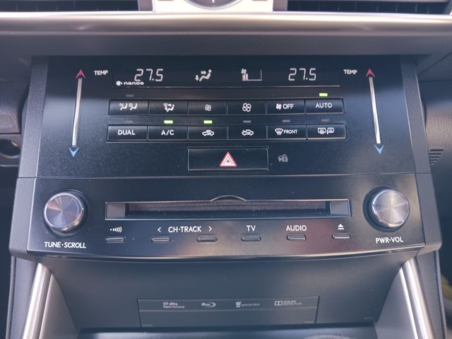 Lexus IS 2013-03 195603-15