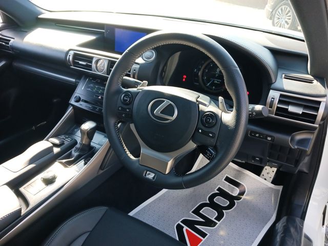Lexus IS 2013-03 195603-10