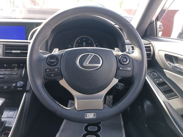 Lexus IS 2013-03 195603-12