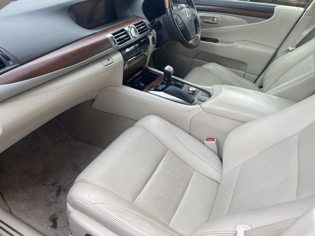 Lexus LS 2012-12 21695-12