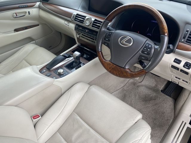 Lexus LS 2012-12 21695-1