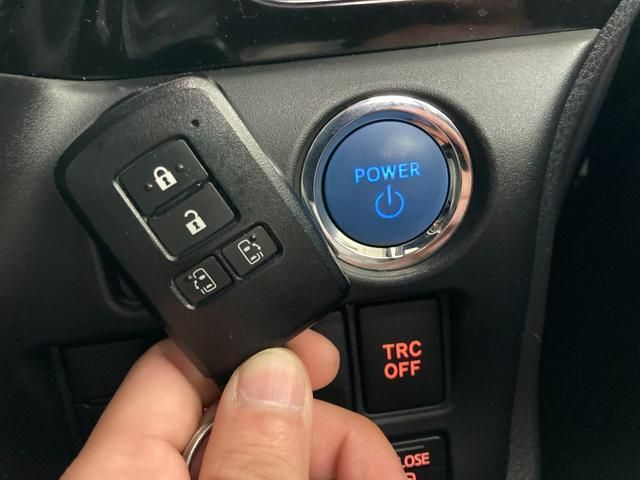 Toyota ESQUIRE 2017-02 27832-4