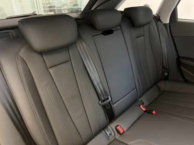 Audi A4 2020-12 15630-15