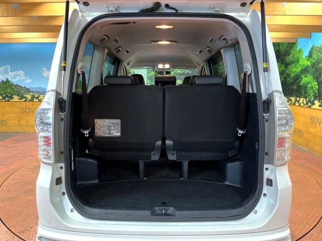 Toyota VOXY 2013-06 20328-11