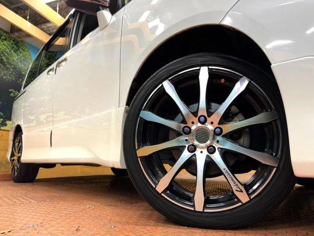 Toyota VOXY 2013-06 20328-14