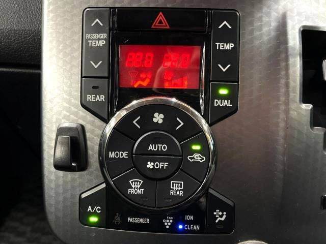 Toyota VOXY 2013-06 20328-7