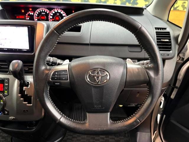 Toyota VOXY 2013-06 20328-12