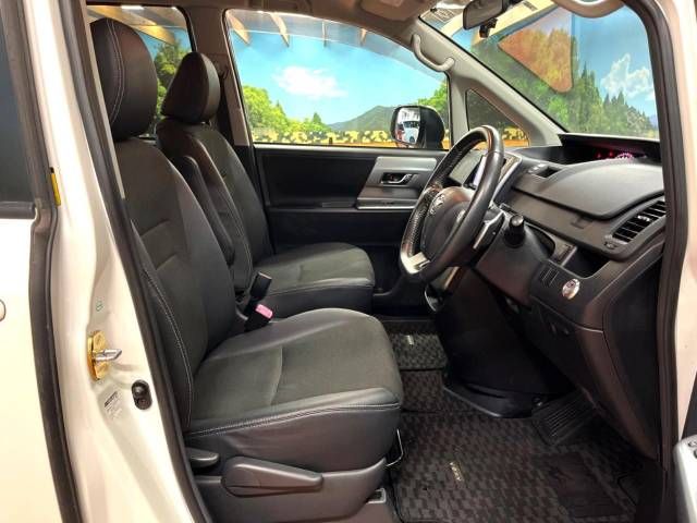 Toyota VOXY 2013-06 20328-8