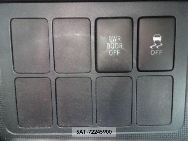 Toyota SPADE 2015-04 383910-11