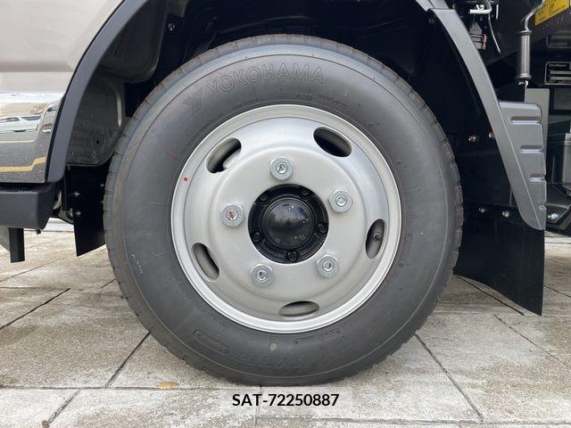 Mitsubishi CANTER 2023-08 208761-13