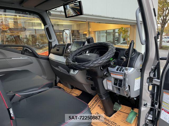 Mitsubishi CANTER 2023-08 208761-15