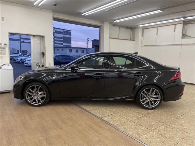 Lexus IS 2017-02 25393-7