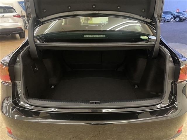 Lexus IS 2017-02 25393-21