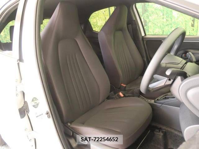 Toyota YARIS 2023-06 371389-8
