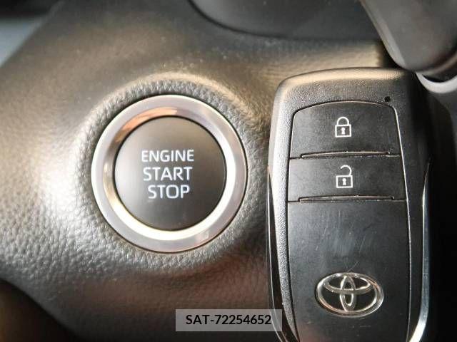 Toyota YARIS 2023-06 371389-7