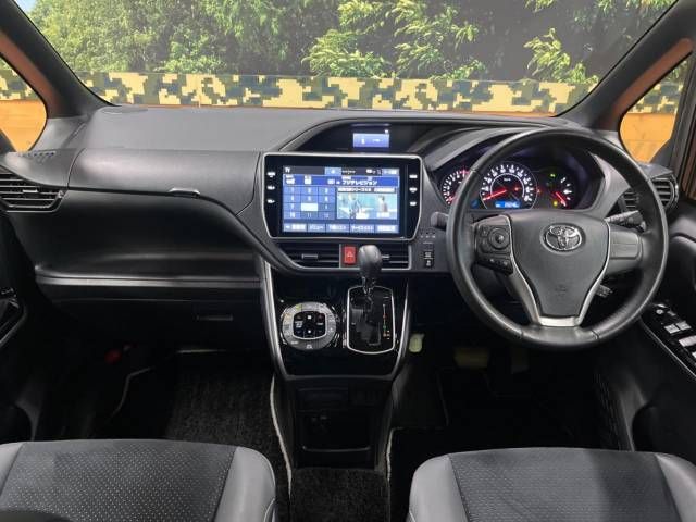 Toyota VOXY 2021-03 185236-1