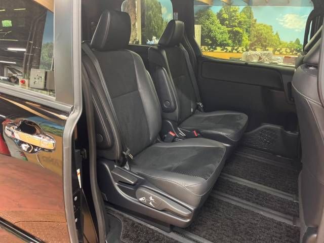 Toyota VOXY 2021-03 185236-9