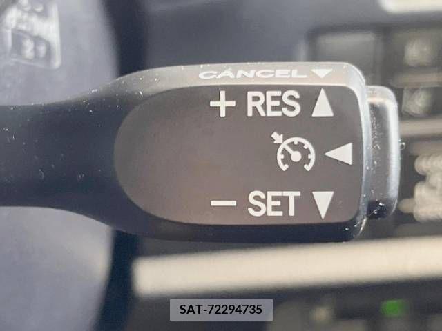 Toyota VOXY 2018-09 321582-7